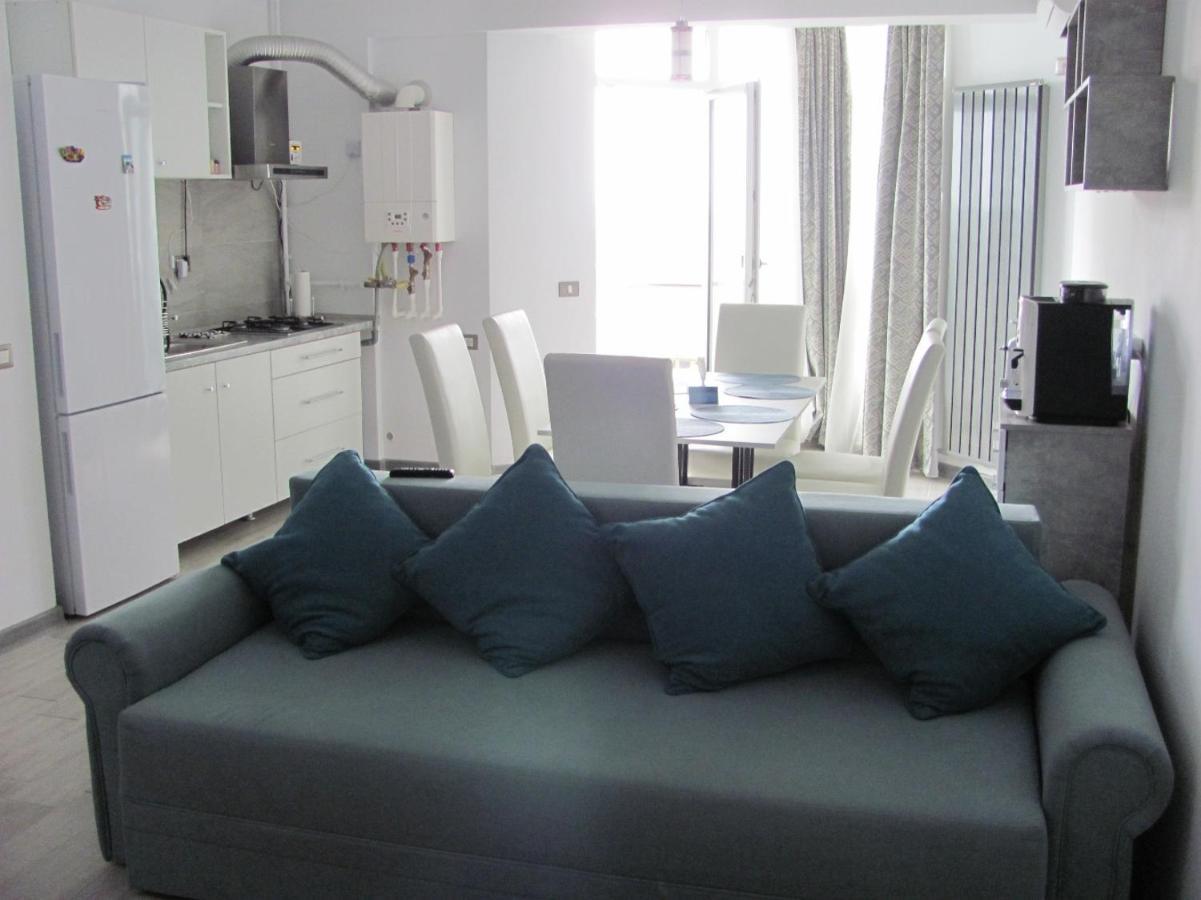 Apartamente Azzurro on the beach Năvodari Esterno foto