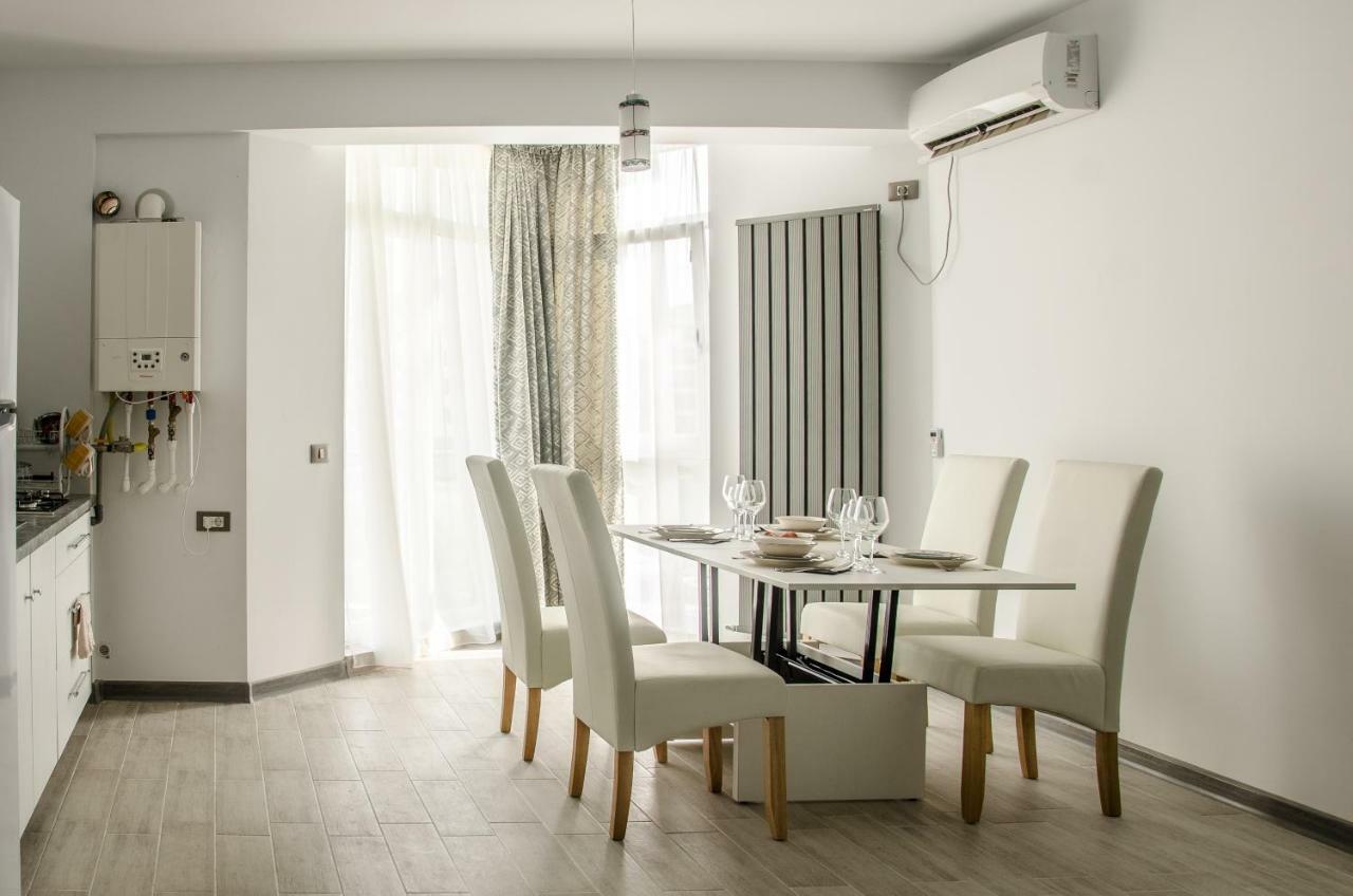 Apartamente Azzurro on the beach Năvodari Esterno foto